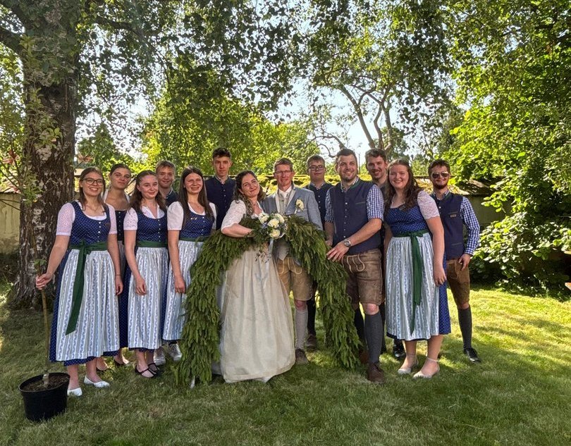 Gruppenfoto-Hochzeit Familie Moaradam
